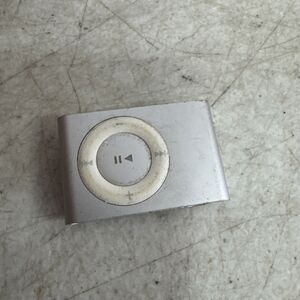 Apple iPod Shuffle Silver Clip-On Music Player 2nd Gen. A1204